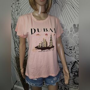 Like New Dubai Skyline Graphic Tee in Soft Peach Size Lg Pre-shrunk